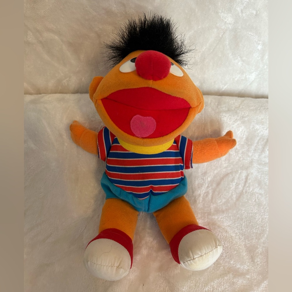 Vintage 1996 Tickle Me Ernie, Works